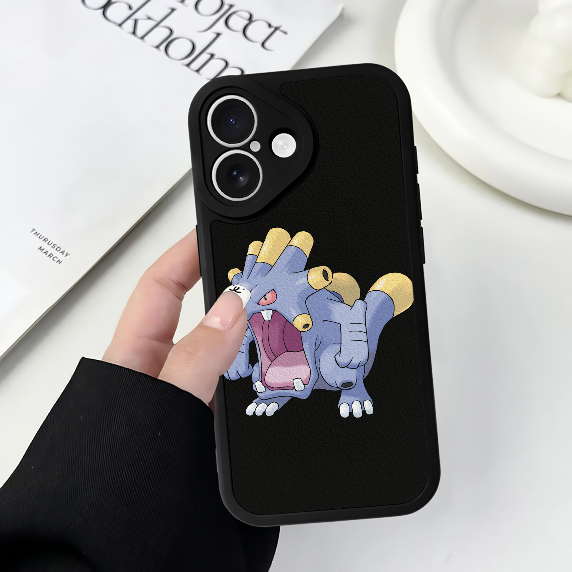 （画像用） ポケットモンスター Pokémon 【iPhone 16シリーズ対応】シリコンスマホケース（レザー調） 材質：シリコン